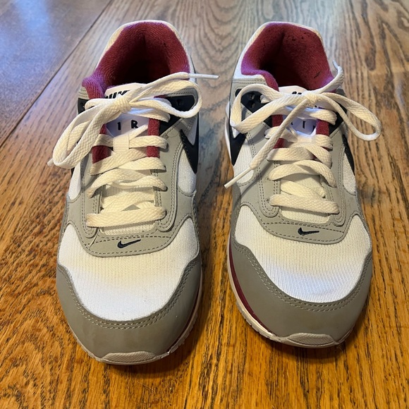 Women’s size 9 Nike Max Air Correlate White - Picture 2 of 7